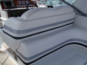 Formula Cabin Cruiser - Floating Stones