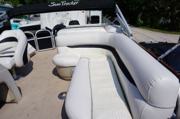 Sun Tracker Gator/cover