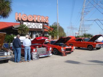 Hooter's  2013