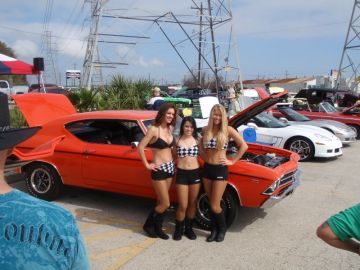 Hooter's  2013