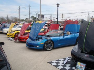 Hooter's Car Show 2013