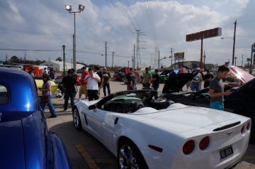 Hooter's Car Show 2014_10