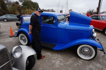 Hooter's Car Show 2014