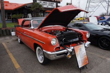 Hooter's Car Show 2014