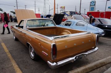 Hooter's Car Show 2014