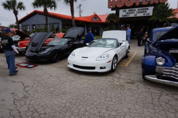Hooter's Car Show 2014