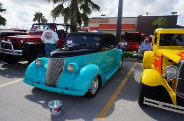 Hooter's Webster Car Show 2014