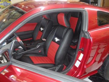 05 Mustang w/ Retro Style Seats