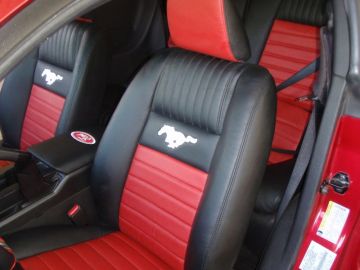 05 Mustang w/ Retro Style Seats