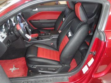 05 Mustang w/ Retro Style Seats