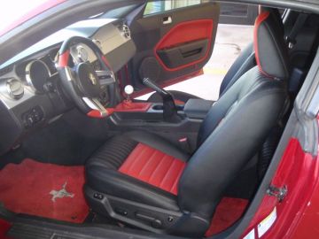 05 Mustang w/ Retro Style Seats