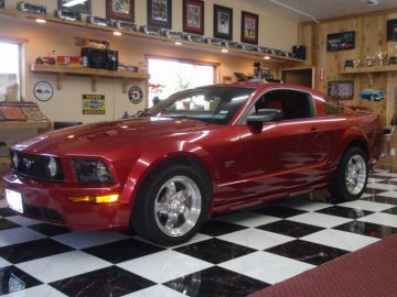 05 Mustang w/ Retro Style Seats