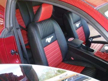 05 Mustang w/ Retro Style Seats