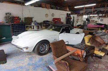 69 White Stingray