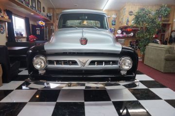West & Alexandra's 53 Ford