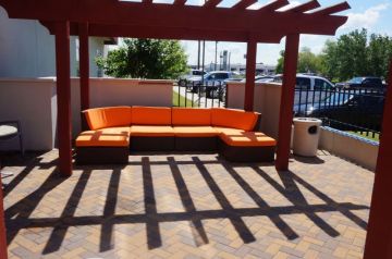 Apartment & Hotel Outdoor Seating